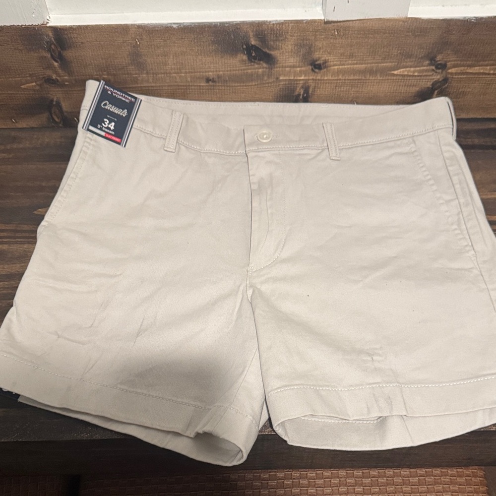 Roundtree & Yorke Men’s Tan Shorts